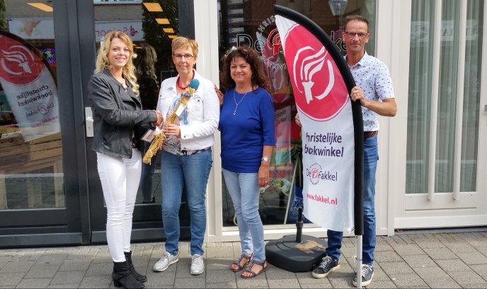 Estafettestok vrijwilligerswerk naar De Fakkel