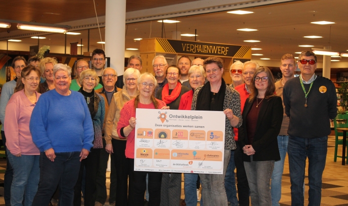 Feestelijk moment in Bibliotheek Hoogeveen