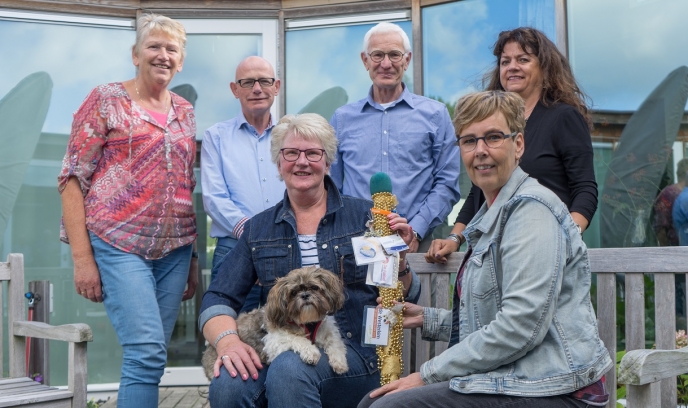 Estafettestok vrijwilligerswerk naar Hospice Hoogeveen
