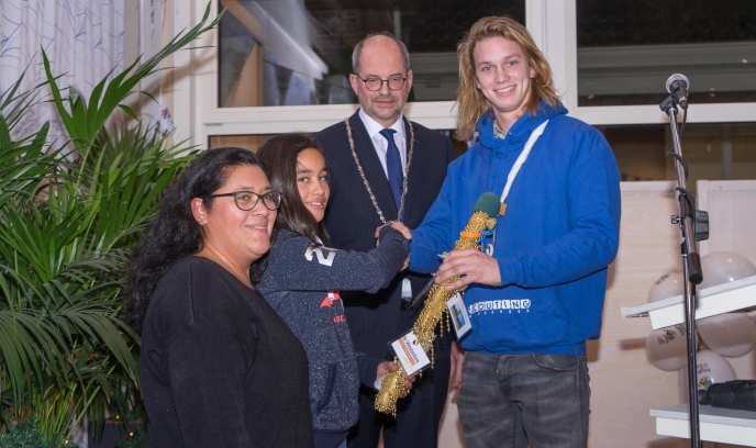 Estafettestok Vrijwilligerswerk naar Scouting Hoogeveen