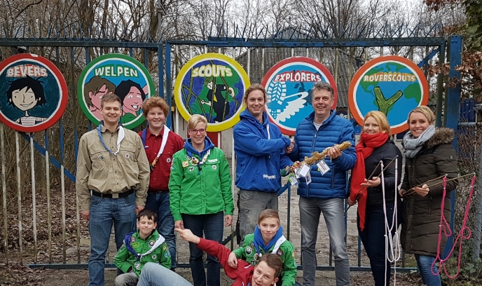Werkgroep Steenbergerpark Leeft ontvangt estafettestok