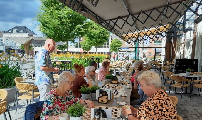 Ontmoeten en dammen op het terras van Marron